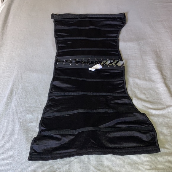 Intimates Pennington Woman’s Black Corset - Picture 4 of 10